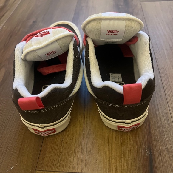 Vans - Picture 2 of 5